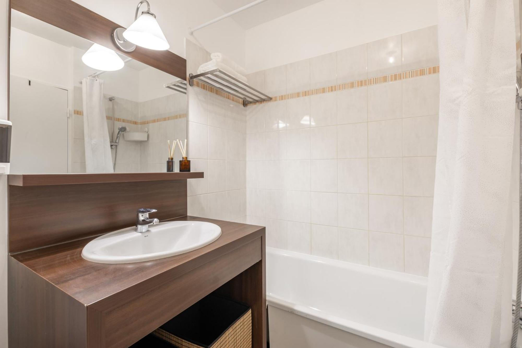 Neuvaroom Montévrain Exteriör bild